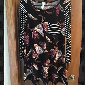 Cow head and feather quarter sleeve top